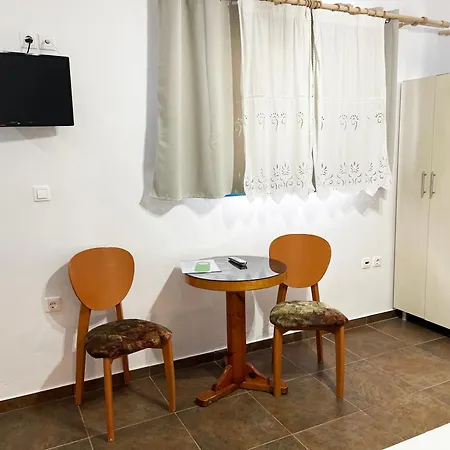 Argo-milos Adamantas (Milos)