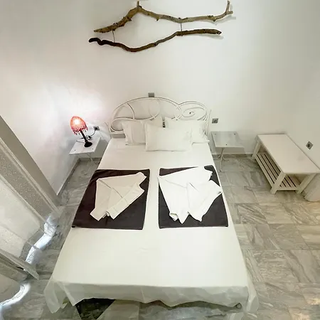 Argo-milos * Adamantas (Milos)